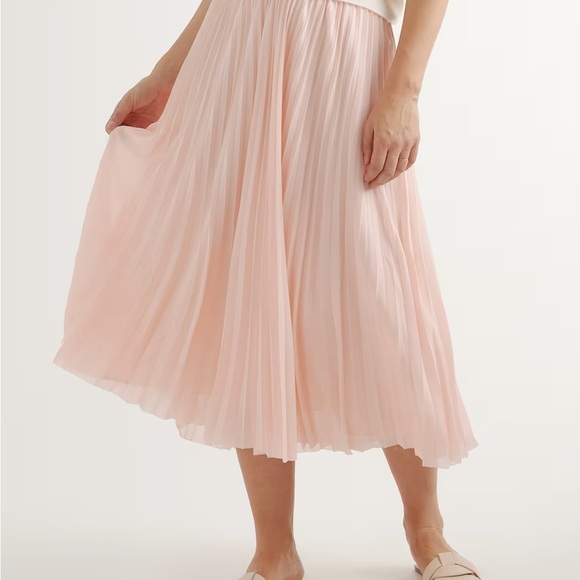Chiffon Pleated Midi Skirt - Picture 3 of 7